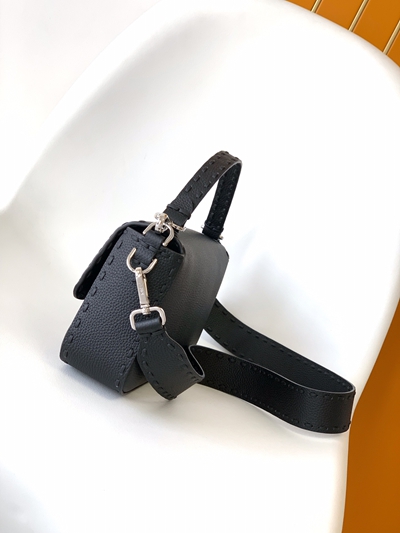 フェンディバッグ側面デザイン